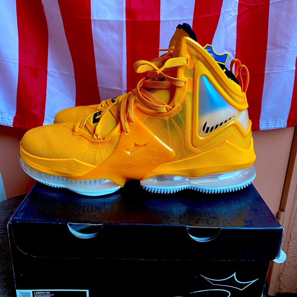 Lebron James 19 XIX yellow
